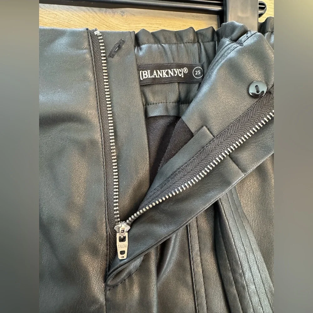 Blank NYC Black Faux Leather Shorts - Picture 4 of 6